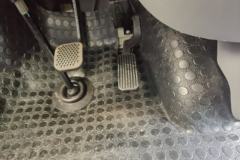 上汽大通 V80 2023款 经典城配王 127马力 2.0T柴油 3座 6挡自动 短轴中顶封闭货车