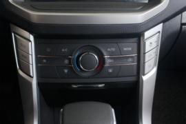 大通T70&nbsp;皮卡驾驶室                                               图片