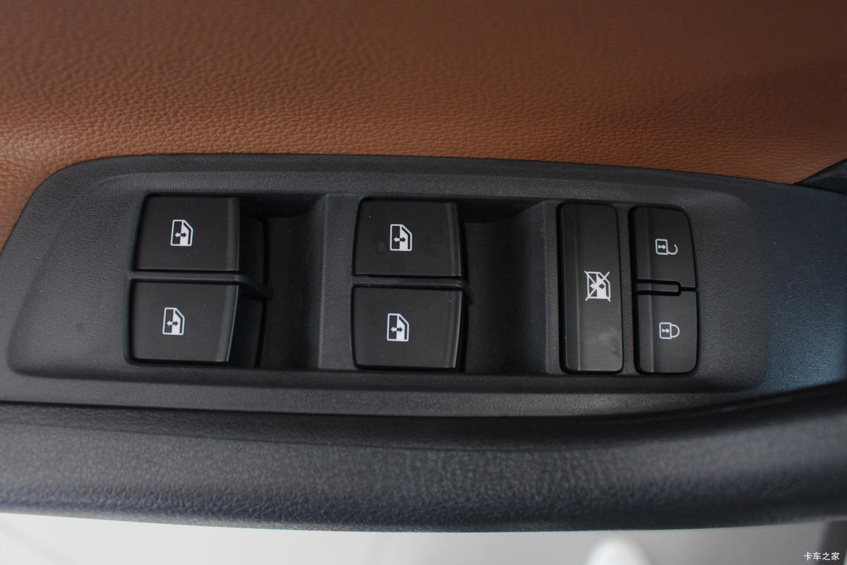 大通T70皮卡驾驶室图片