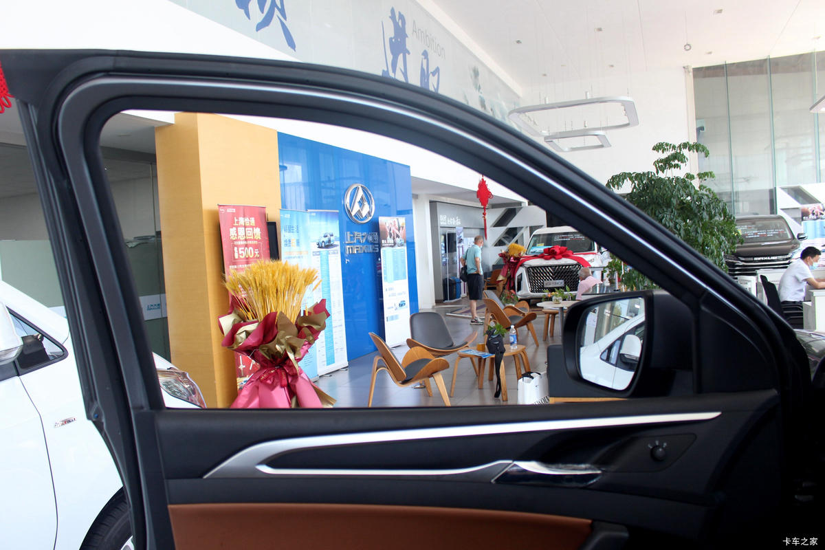 大通T70皮卡驾驶室图片