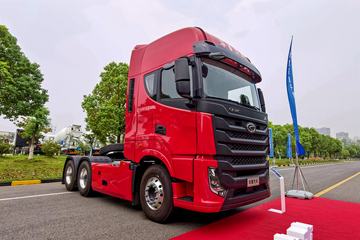 华菱X9 560马力 6X4 牵引车(HN4250B45C4M6)