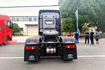 华菱S11&nbsp;牵引车外观                                                图片