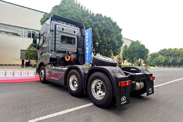 华菱S11&nbsp;牵引车外观                                                图片