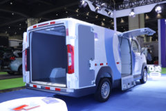 智蓝汽车 智蓝精灵E7 5.395米纯电动封闭货车46.36kWh