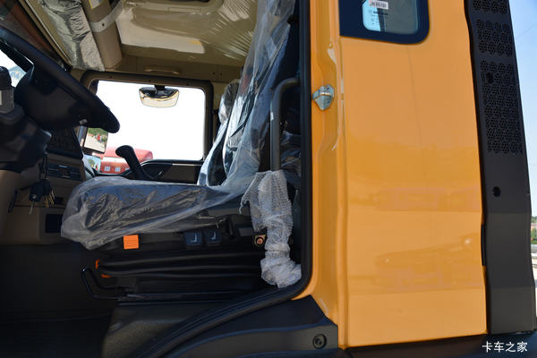 购上海豪沃TX6.8米苍栅车 最高优惠6.78万元