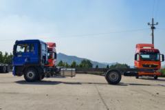 中国重汽 HOWO TX 220马力 4X2 7.8米翼开启厢式载货车(国六)(ZZ5167XYKK501GF1)