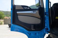 中国重汽 HOWO TX重卡 25T 6X4换电式纯电动牵引车(ZZ4257V384GZ1SBEV)350.07kWh