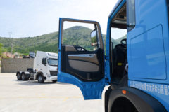 中国重汽 HOWO TX重卡 25T 6X4换电式纯电动牵引车(ZZ4257V384GZ1SBEV)350.07kWh