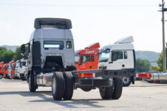 中国重汽 HOWO TX 250马力 4X2 8.6米厢式载货车(国六)(8挡)(ZZ5187XXYK711GF1) 中国重汽 HOWO TX 250马力 4X2 8.6米厢式载货车(国六)(8挡)(ZZ5187XXYK711GF1)