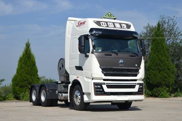 中国重汽豪沃TH7 2024款 经典版 14.6L LNG 560马力 6X4 中国重汽16档 AMT自动档 危险品牵引车