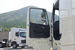 中国重汽 HOWO TH7重卡 460马力 6X4 LNG自动档危险品牵引车(ZZ4257V384HF1LW)