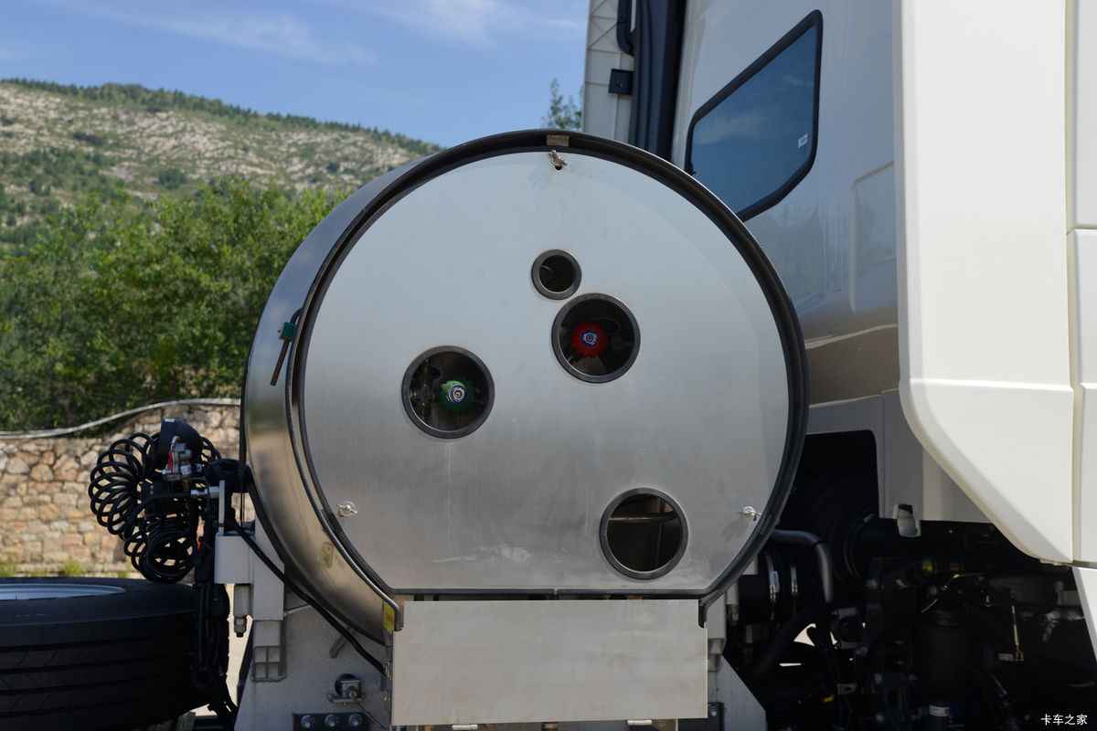 �й����� HOWO TH7�ؿ� 460���� 6X4 LNG�Զ���Σ��Ʒǣ��������                                                