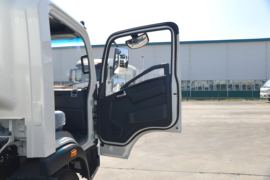 重汽HOWO轻卡底盘&nbsp;清洗车驾驶室图片