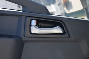 重汽HOWO轻卡底盘&nbsp;清洗车驾驶室图片