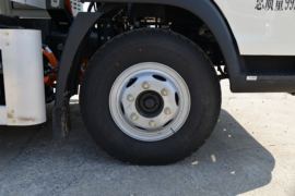 重汽HOWO轻卡底盘&nbsp;清洗车底盘图片