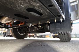 重汽HOWO轻卡底盘&nbsp;清洗车底盘图片