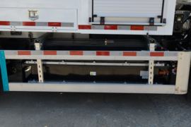 重汽HOWO轻卡底盘&nbsp;清洗车底盘图片