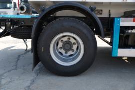 重汽HOWO轻卡底盘&nbsp;清洗车底盘图片