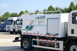 重汽HOWO轻卡底盘&nbsp;清洗车上装图片