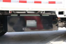 锋锐F3&nbsp;载货车底盘                                                图片