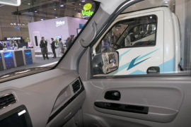 EV30&nbsp;电动封闭厢货驾驶室图片