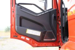 一汽解放 J6L中卡 尊享版 260马力 4X2 6.75米仓栅式载货车(国六)(CA5180CCYP62K1L4E6)