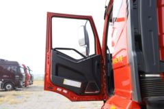 一汽解放 J6L中卡 尊享版 260马力 4X2 6.75米仓栅式载货车(国六)(CA5180CCYP62K1L4E6)