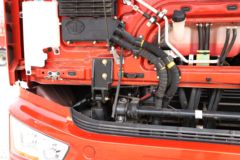 一汽解放 J6L中卡 尊享版 260马力 4X2 6.75米仓栅式载货车(国六)(CA5180CCYP62K1L4E6)