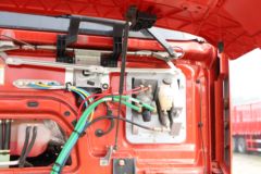 一汽解放 J6L中卡 尊享版 260马力 4X2 6.75米仓栅式载货车(国六)(CA5180CCYP62K1L4E6)