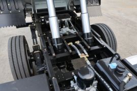 金刚豹&nbsp;自卸车底盘                                                图片