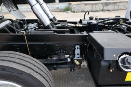 金刚豹&nbsp;自卸车底盘                                                图片