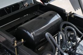 金刚豹&nbsp;自卸车底盘                                                图片