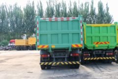 中国重汽 HOWO-7 375马力 8X4 7.6米自卸车