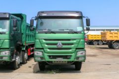 中国重汽 HOWO-7 375马力 8X4 7.6米自卸车