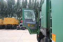 中国重汽 HOWO-7 375马力 8X4 7.6米自卸车