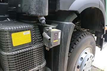 �й����� HOWO-7 375���� 8X4 7.6����ж��ͼƬ