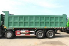 中国重汽 HOWO-7 375马力 8X4 7.6米自卸车