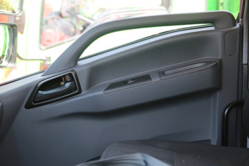�Ͽ����� ���D30 4.5T 4.1�׵��Ŵ��綯�����Ῠ98.04kWhͼƬ