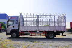 青岛解放 JK6中卡 260马力 4X2 6.8米AMT自动挡仓栅式载货车(国六)(CA5180CCYP28K1L4E6)