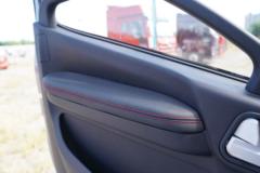 青岛解放 JK6中卡 260马力 4X2 6.8米AMT自动挡仓栅式载货车(国六)(CA5180CCYP28K1L4E6)