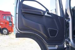 青岛解放 JK6中卡 260马力 4X2 6.8米AMT自动挡仓栅式载货车(国六)(CA5180CCYP28K1L4E6)