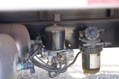 青岛解放 JK6中卡 260马力 4X2 6.8米AMT自动挡仓栅式载货车(国六)(CA5180CCYP28K1L4E6)