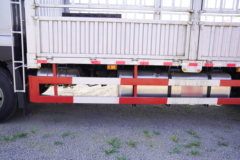 青岛解放 JK6中卡 260马力 4X2 6.8米AMT自动挡仓栅式载货车(国六)(CA5180CCYP28K1L4E6)
