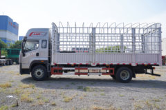 青岛解放 JK6中卡 260马力 4X2 6.8米AMT自动挡仓栅式载货车(国六)(CA5180CCYP28K1L4E6)