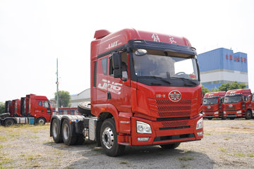 青岛解放 JH6重卡 卓越版 460马力 6X4 AMT自动档牵引车(CA4250P26K15T1E5A80)