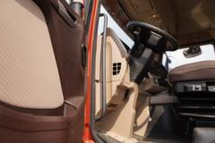 青岛解放 JH6重卡 卓越版 460马力 6X4 AMT自动档牵引车(CA4250P26K15T1E5A80)