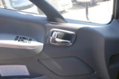 福田 时代领航ES5 200马力 4X2 6.8米排半栏板载货车(国六)(BJ1184VLPFK-11)