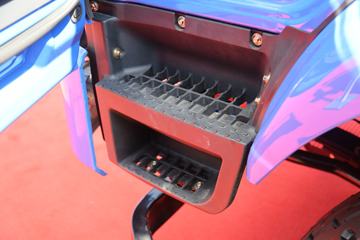 �Ͽ����� ���D50 220���� 6X2R 4.1����ж��ͼƬ
