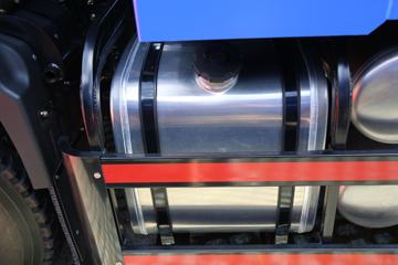 �Ͽ����� ���D50 220���� 6X2R 4.1����ж��ͼƬ