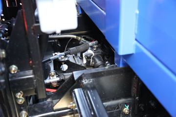 �Ͽ����� ���D50 220���� 6X2R 4.1����ж��ͼƬ
